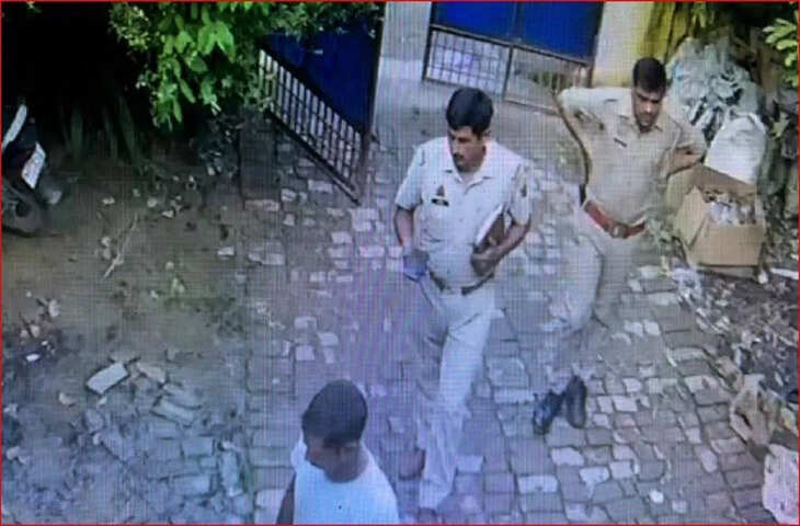 फर्जी तलाशी के बहाने एडवोकेट के घर में घुसे, फिर&hellip;एटा में दरोगा सहित तीन पुलिसकर्मियों पर डकैती की FIR