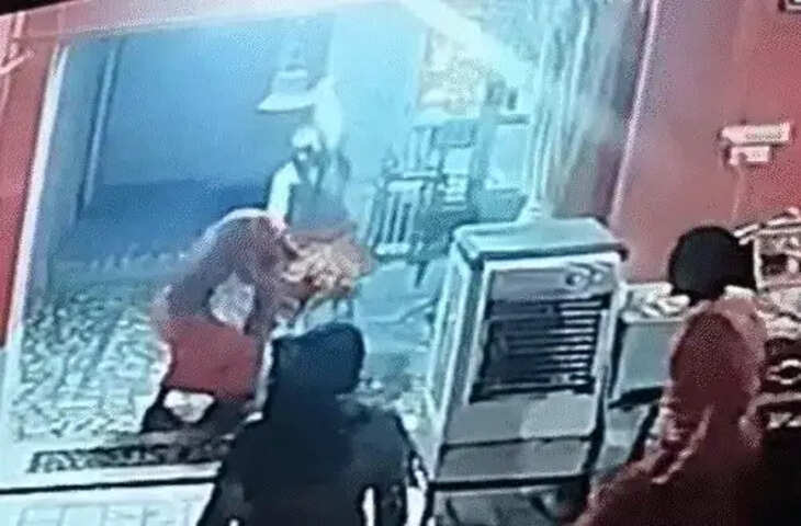 नागौर में मंदिर परिसर के पास तलवार से हमला, वीडियो में जाने श्रद्धालु और साधु घायल, महंत फरार