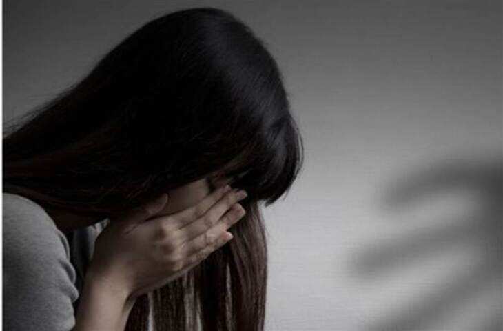 आगरा में फतेहाबाद रोड पर एक मार्केट के बेसमेंट में बिना नाम का स्पा सेंटर चल रहा था।