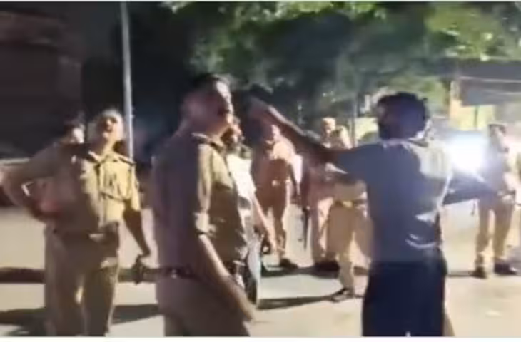 सहारनपुर में सनसनी: सवारी ने बीच सड़क ई-रिक्शा चालक पर किए ताबड़तोड़ चाकू से वार, अस्पताल में मौत; आरोपी गिरफ्तार