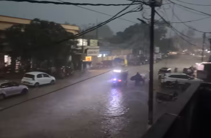 यूपी के इस जिले में दिन में ही छाया अंधेरा, आंधी के बाद झमाझम बारिश ने बदला मौसम का मिजाज