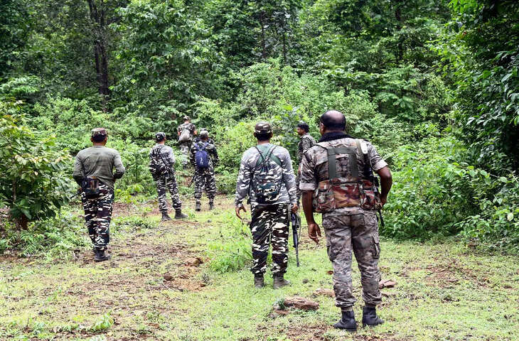 झारखंड पुलिस की बड़ी कार्रवाई, 3 माओवादी गिरफ्तार; भारी मात्रा में हथियार बरामद
