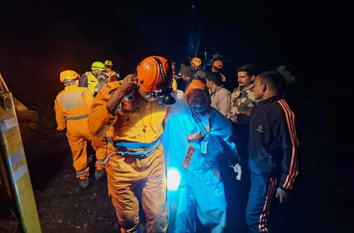 केदारनाथ यात्रा पर आफत: बारिश और मलबे में फंसे 10 हजार से अधिक यात्रियों को एसडीआरएफ ने बचाया