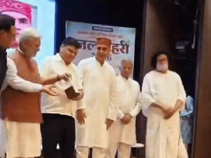 भिंड के पूर्व संभागायुक्त राजीव शर्मा को मिला &lsquo;जल प्रहरी सम्मान&rsquo;, जल संरक्षण के क्षेत्र में योगदान के लिए दिल्ली में हुए सम्मानित