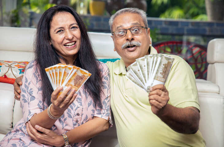 Senior Citizen FD Rates: रिटायरमेंट के बाद कमाई का बढ़िया जरिया! इन बैंकों की FD पर मिल रहा सबसे ज्यादा ब्याज