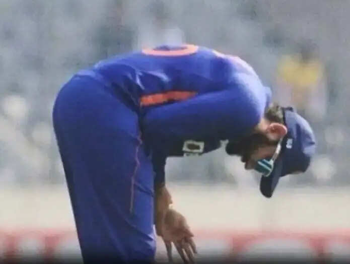 rohit-sharma-suffered-a-blow-to-his-thumb1111