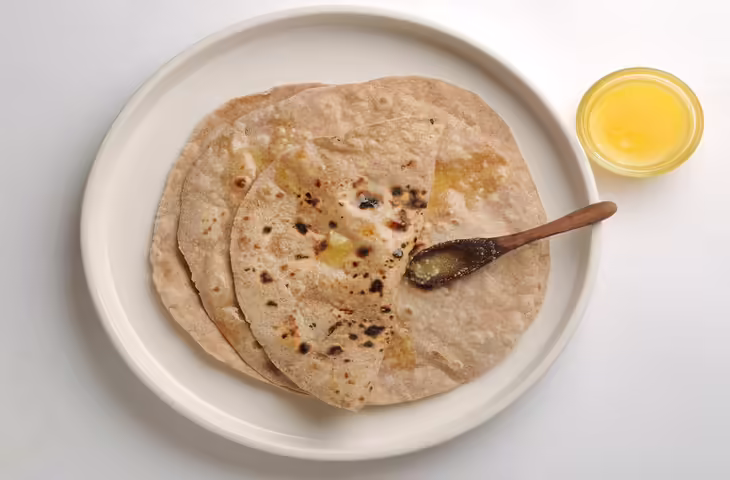  थाली में एक साथ तीन रोटी क्यों नहीं परोसनी चाहिए? जान लें इसके पीछे का वास्तु नियम
