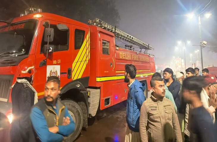 चांदनी चौक में लापरवाही का जश्न बना आफत, व्यापारी अरुण का लाखों का सामान जलकर खाक