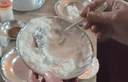 गाजीपुर के चर्चित सम्राट ढाबे में &lsquo;दही&rsquo; के साथ परोसा गया मरा चूहा, वायरल वीडियो के बाद हरकत में प्रशासन&nbsp;