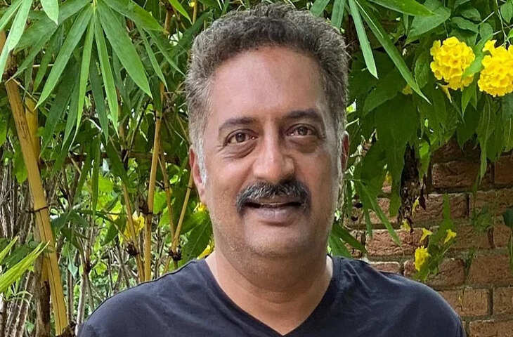 कॉकरोच जनता पार्टी (CJP) द्वारा केंद्रीय शिक्षा मंत्री धर्मेंद्र प्रधान के इस्तीफे की मांग को लेकर देशभर में चलाया जा रहा विरोध प्रदर्शन लगातार तेज होता जा रहा है। रविवार को बेंगलुरु में आयोजित प्रदर्शन में अभिनेता प्रकाश राज भी शामिल हुए और प्रदर्शनकारियों के साथ अपनी एकजुटता दिखाई।  हैदराबाद में सोनम वांगचुक ने किया संबोधित  बेंगलुरु से पहले हैदराबाद में भी CJP के बैनर तले प्रदर्शन आयोजित किया गया। इस कार्यक्रम में सामाजिक कार्यकर्ता और शिक्षा सुधार के पक्षधर सोनम वांगचुक ने प्रदर्शनकारियों को संबोधित किया। उन्होंने शिक्षा व्यवस्था और नीतिगत मुद्दों पर अपनी बात रखी।  &lsquo;धर्मेंद्र प्रधान इस्तीफा दो&rsquo; के लगे नारे  प्रदर्शन के दौरान बड़ी संख्या में लोगों ने हिस्सा लिया और शिक्षा मंत्री धर्मेंद्र प्रधान के इस्तीफे की मांग को लेकर नारेबाजी की। प्रदर्शनकारियों का आरोप है कि शिक्षा क्षेत्र से जुड़े कई मुद्दों पर सरकार संतोषजनक जवाब देने में विफल रही है, जिसके चलते वे देशभर में विरोध दर्ज करा रहे हैं।  5 शहरों में पहुंचा आंदोलन  CJP के संस्थापक अभिजीत दीपके और उनके समर्थक पिछले नौ दिनों से देश के विभिन्न शहरों में प्रदर्शन कर रहे हैं। इस अभियान की शुरुआत 6 जून को दिल्ली के जंतर-मंतर से हुई थी।  इसके बाद:  11 जून को पुणे में प्रदर्शन किया गया। 12 जून को लखनऊ में विरोध कार्यक्रम आयोजित हुआ। 13 जून को अमृतसर में प्रदर्शन हुआ। अब बेंगलुरु और हैदराबाद में आंदोलन को आगे बढ़ाया गया है। आंदोलन का मुख्य मुद्दा  CJP का कहना है कि उनका आंदोलन केंद्रीय शिक्षा मंत्री धर्मेंद्र प्रधान के इस्तीफे की मांग को लेकर है। संगठन का दावा है कि शिक्षा व्यवस्था से जुड़े विभिन्न मामलों में जवाबदेही तय किए जाने की आवश्यकता है और इसी मांग को लेकर देशव्यापी अभियान चलाया जा रहा है।  आगे भी जारी रहेगा विरोध  संगठन के नेताओं ने संकेत दिए हैं कि यदि उनकी मांगों पर ध्यान नहीं दिया गया तो आने वाले दिनों में देश के अन्य शहरों में भी प्रदर्शन आयोजित किए जाएंगे। फिलहाल इस आंदोलन ने कई राज्यों में राजनीतिक और सामाजिक बहस को जन्म दे दिया है।