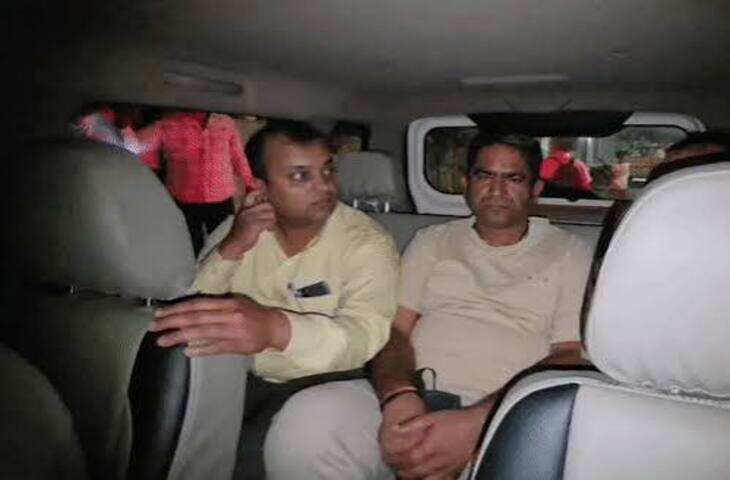 अजमेर में 3 लाख की रिश्वत लेते जॉइंट डायरेक्टर गिरफ्तार, बिल पास करने के लिए मांगे थे 5 लाख, वीडियो में जाने घर पर ACB ने दबोचा
