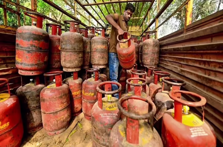 LPG संकट की खबरों पर सरकार का बयान, बताई रोज 4 लाख बैरल कमी के दावे की सच्चाई&nbsp;
