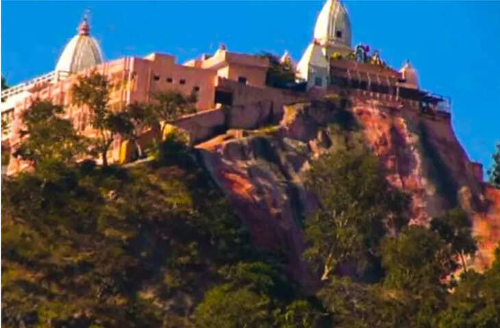 नवरात्रि में जरूर करें मां दुर्गा के इन 8 प्रसिद्ध मंदिरों के दर्शन, जानिए कहां और क्यों हैं खास ये शक्तिपीठ