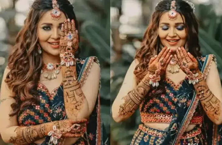 Mansi Srivastava dons a rose blue lehenga for her mehendi