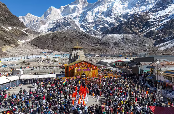 केदारनाथ धाम में श्रद्धालुओं का सैलाब: एक माह में 8 लाख दर्शन, 39 मौतें, 14 करोड़ से अधिक आय