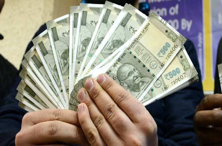 ATM से निकलने लगा एक्स्ट्रा पैसा, लोगों की लगी &lsquo;लॉटरी&rsquo; &mdash; 100 के बदले 500 और 400 के बदले 2000 देख मची अफरा-तफरी