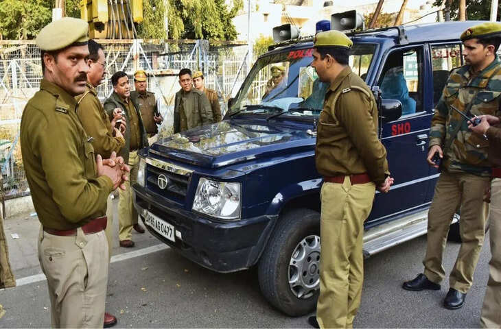 लिव-इन वाली लड़की से रिश्ता या नौकरी जाने का सदमा&hellip; नोएडा में युवक ने क्यों लगाया मौत को गले?