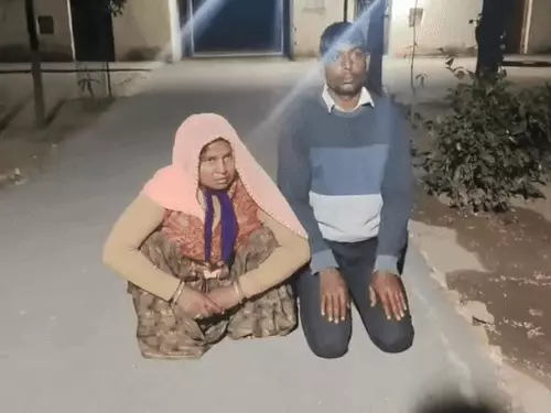 अवैध संबंधों में रोड़ा बने पति का मर्डर:प्रेमी के साथ मिलकर खेत में गला घोंटा, लाश को झाड़ियों में फेंका; पत्नी-प्रेमी गिरफ्तार