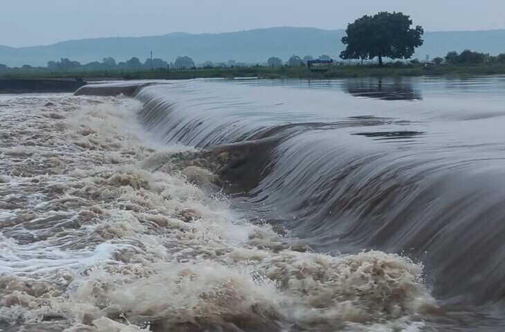 यूपी में मानसून का कहर, 26 जिलों में बाढ़ के हालात; सिद्धार्थनगर में 4 सेकेंड में भरभराकर गिरी 20 फीट की दीवार