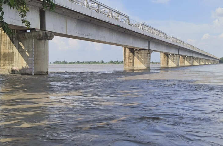Kushinagar Flood: नारायणी नदी के बढ़ते जलस्तर से टूटा तटबंध, गांवों में घुसा पानी; देर रात CM योगी ने संभाला मोर्चा