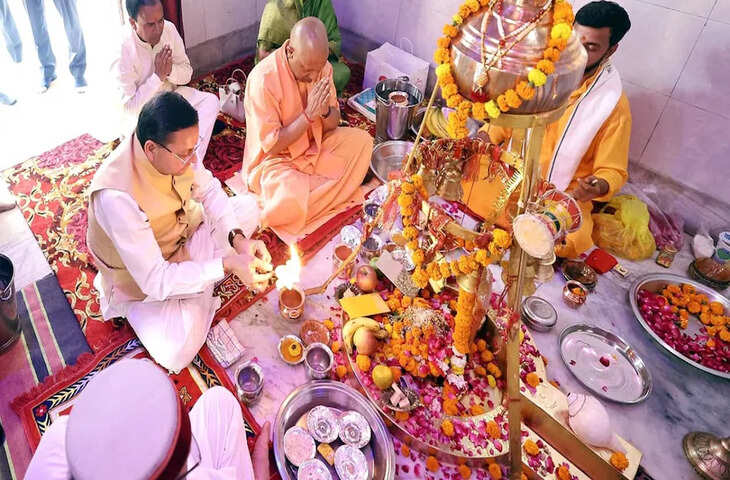योगी आदित्यनाथ पहुंचे पैतृक गांव पंचूर, मंदिर में पूजा-अर्चना और ग्रामीणों से संवाद