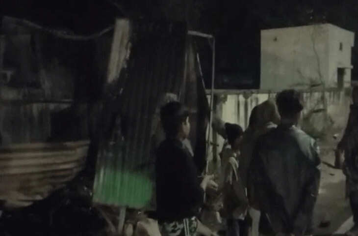 जोरदार धमाका के साथ 40 मीटर दूर गिरा सिलेंडर, बाइक चालक बाल-बाल बच गयाजोरदार धमाका के साथ 40 मीटर दूर गिरा सिलेंडर, बाइक चालक बाल-बाल बच गया