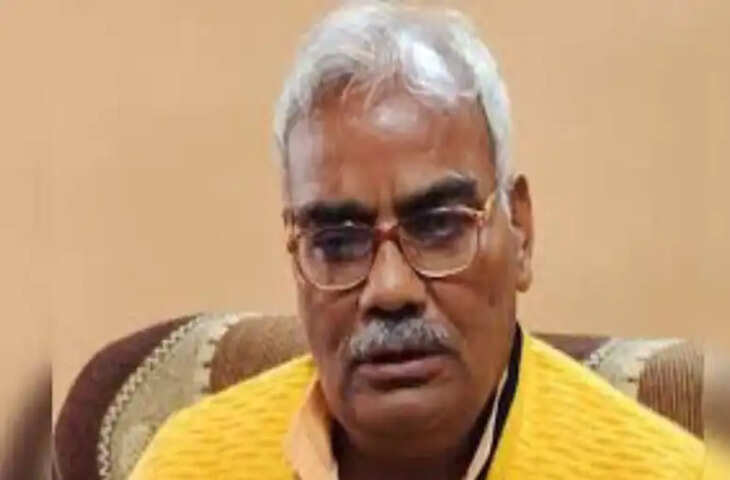 उदयपुर में छात्र से मुर्गा कटवाना श&zwj;िक्षक को पड़ा महंगा, श&zwj;िक्षा मंत्री द&zwj;िलावर ने उठाया सख्&zwj;त कदम&nbsp;