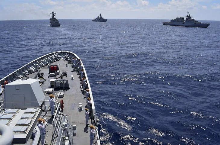 पाकिस्तानी नौसेना के करीब भारतीय नौसेना ने किया युद्धाभ्यास, अरब सागर में बढ़ी सैन्य तैयारियां