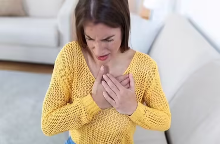 Emergency Guide: अकेले में दिल का दौरा आए तो क्या करें? फटाफट जान ले ये 10 टिप्स जो मुसीबत में बनेंगी आपका सहारा 