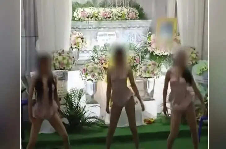 थाईलैंड में अंतिम संस्कार बना चर्चा का विषय, शव के सामने डांसर्स का कार्यक्रम देखकर लोग हैरान