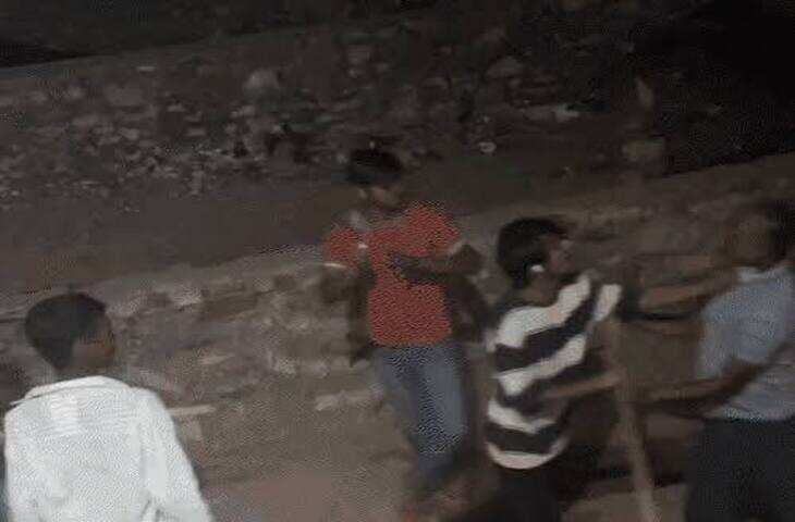 कोटा में थाने के बाहर दो युवतियों ने खाया जहर, वीडियो में देंखे शादी और साथ रहने की बात पर परिवार से था विवाद