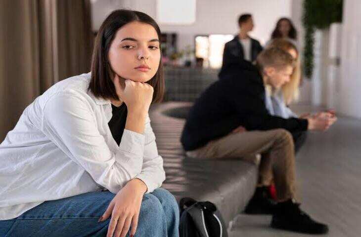 सोशल एंग्जायटी या 'Liking Gap'? जानिए क्यों हमें लगता है कि सामने वाला हमें पसंद नहीं करता