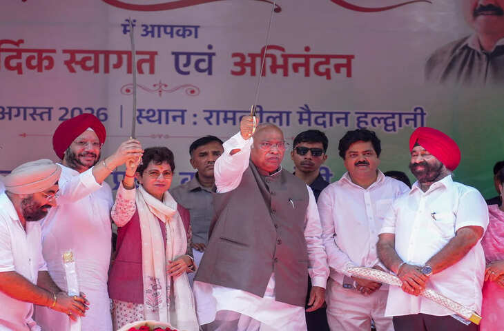 खरगे का कांग्रेस कार्यकर्ताओं को संदेश, बोले- भाजपा से डरने की नहीं, डटकर मुकाबला करने की जरूरत