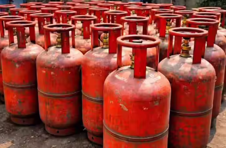 LPG संकट की चिंता खत्म! सरकार ने आदेश दिया प्रोडक्शन बढ़ाने का, रसोई गैस की किल्लत नहीं होगी