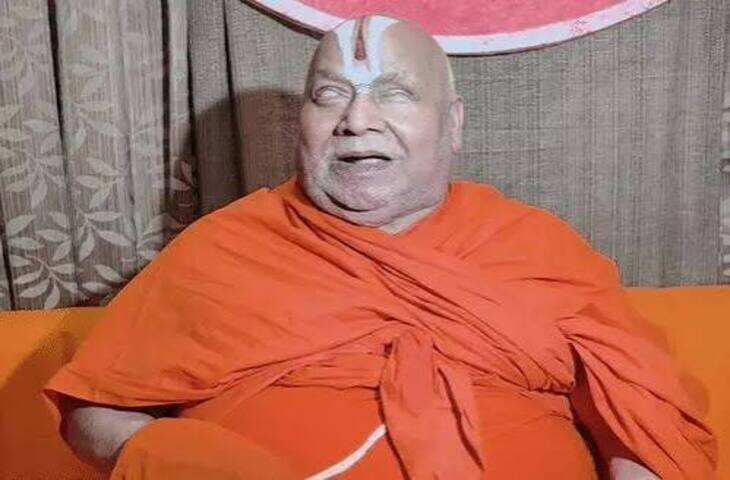 रामभद्राचार्य के बयान पर प्रयागराज कोर्ट में याचिका, वीडियो में जाने जिला अदालत ने 12 अक्टूबर को पेश होने का नोटिस जारी किया