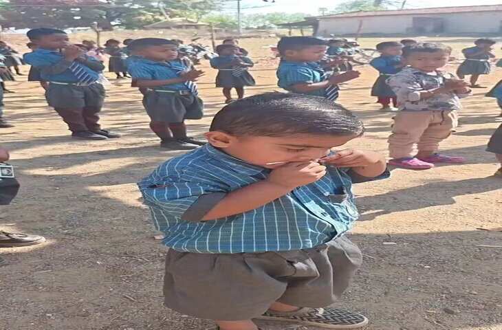 इस क्यूट बच्चे की&nbsp;मासूमियत भरी शरारत ने जीत लिया पूरे सोशल मीडिया का दिल, वीडियो देख आप भी हार बठेंगे दिल&nbsp;