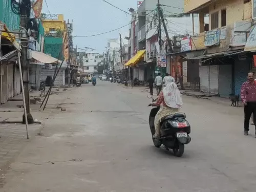 भोपाल में सीलिंग कार्रवाई के विरोध में कोलार बाजार बंद, डी-मार्ट और शराब दुकानें भी बंद; व्यापारी करेंगे प्रदर्शन