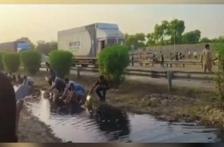 प्रतापगढ़ में डीजल टैंकर पलटा, सड़क किनारे बहा ईंधन लूटने की मची होड़, वीडियो वायरल