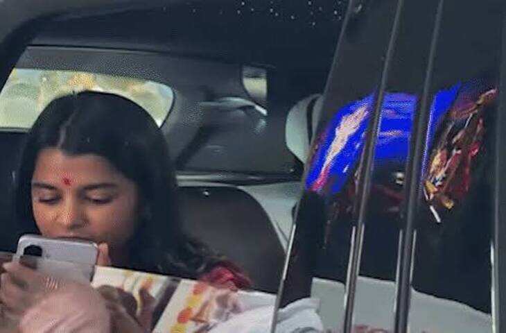 कितनी खास है मैथिली ठाकुर की Rolls-Royce? संपत्ति 3.82 करोड़, हलफनामे में 20 हजार की स्कूटी; क्या 1.5 लाख के वेतन से खरीदी 13 करोड़ की कार?