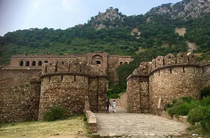 आखिर क्या हैं भानगढ़ किले की सच्चाई ? वीडियो देख नहीं होगा यकीन