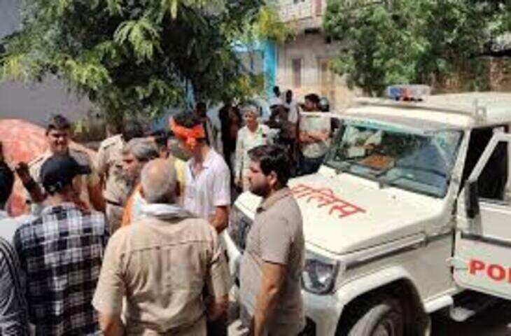 अलवर में धर्मपरिवर्तन के आरोप में पादरी पर भीड़ ने किया हमला, वीडियो में देंखे वीएचपी ने किया गिरफ्तार