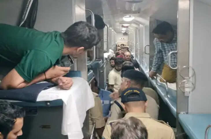 संपर्क क्रांति एक्सप्रेस के AC कोच में सांप दिखने की सूचना, दमोह स्टेशन पर तलाशी