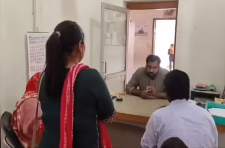 Jhunjhunu में बच्चे ने स्कूल में मारवाड़ी में बात की तो निर्दयी बना टीचर, पीट-पीटकर तोड़ा हाथ का अंगूठा