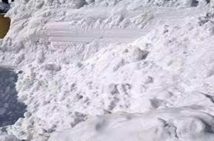 हिमाचल में भारी बर्फबारी के बाद धूप, भरमौर में ग्लेशियर गिरने से 3 नेशनल हाईवे समेत 850 सड़कें बंद