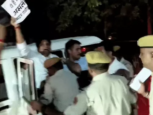 भाजपा प्रदेशाध्यक्ष को काले झंडे दिखाने पर सभापति समेत 10 लोग डिटेन, थाने के बाहर कांग्रेस का प्रदर्शन