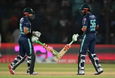 PAK vs ENG 2nd T20I: बाबर आजम और रिजवान ने इंग्लिश गेंदबाजों को खूब धोया, 200+ की रिकॉर्ड पार्टनरशिप से जीता मैच !