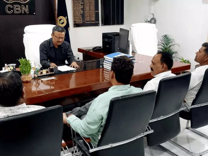 मंदसौर में अफीम नीति जल्द घोषित करने की मांग: अफीम अधिकारी से मिला कांग्रेस प्रतिनिधिमंडल, कहा- भाव 50 हजार रुपए किलो होना चाहिए