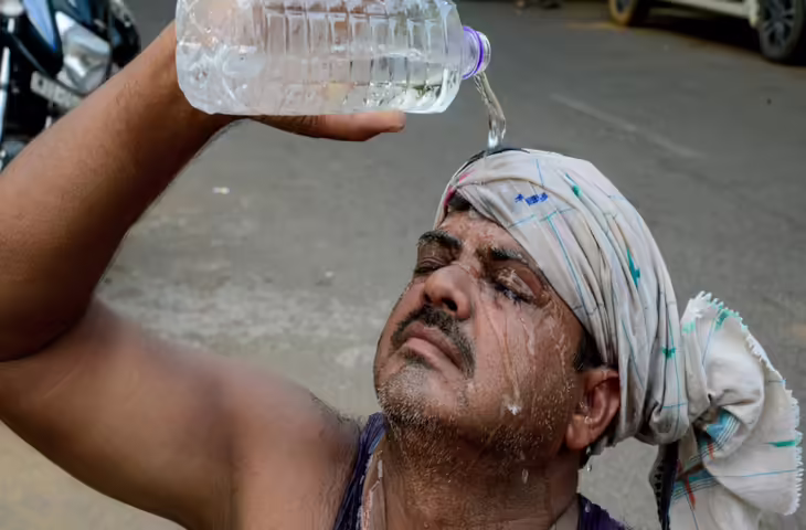 भीषण गर्मी ने इस राज्य में मचाया मौत का तांडव! 16 लोगों की गई जान, सरकार ने 4 लाख रुपये मुआवजे का किया ऐलान
