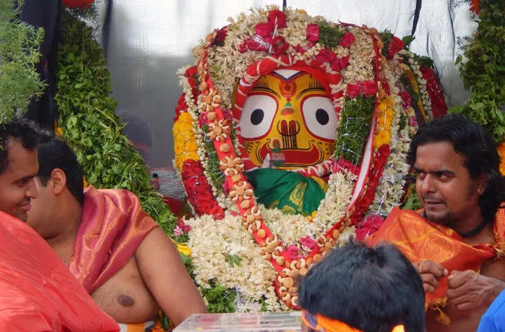 जगन्नाथ मंदिर की अनोखी परंपरा: जन्माष्टमी की पूर्व संध्या पर जब स्वयं माता देवकी का रूप धरते हैं महाप्रभु