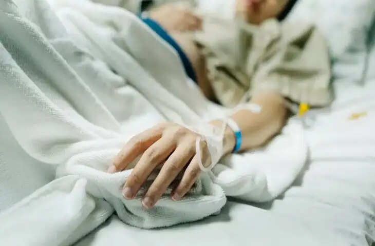 &ldquo;प्यार में बना धोखेबाज&rdquo;: पत्नी की जान बचाने के लिए कानून तोड़ बैठा फैक्ट्री कर्मचारी, चीन में दर्ज हुआ अनोखा मामला
